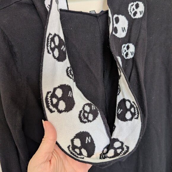 Hot Topic black & white skulls open front high low hooded cardigan L - Picture 5 of 12